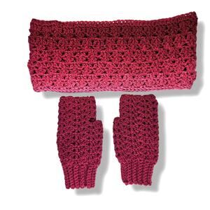 EUC Hand Knitted Infinity Ombre‎ Cowl & Fingerless Mitts Maroon